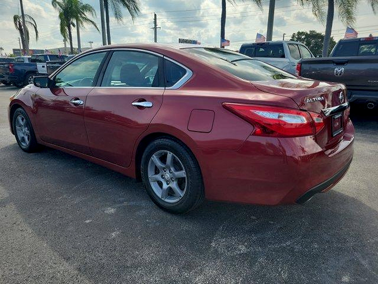 Used 2016 Nissan Altima 2.5 S w/ Power Driver Seat Package FWD image 5