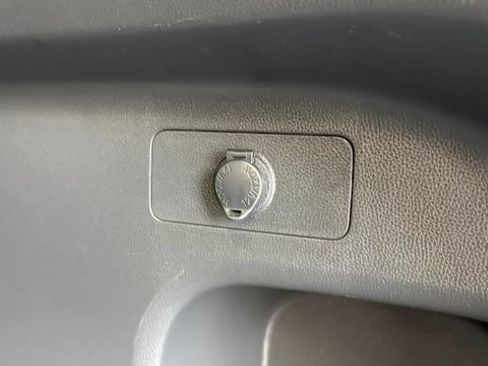 Used 2025 Toyota RAV4 XLE FWD image 5