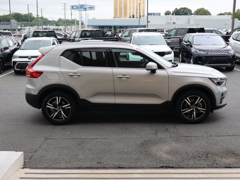 Used 2025 Volvo XC40 B5 Core AWD/4WD image 11