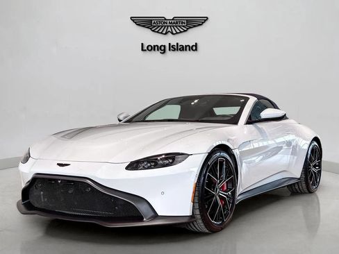 Used 2023 Aston Martin V8 Vantage Roadster image 2