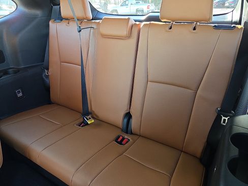 New 2026 Toyota Highlander Platinum image 7