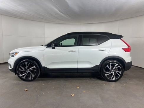 Used 2022 Volvo XC40 T5 R-Design w/ Advanced Package image 4