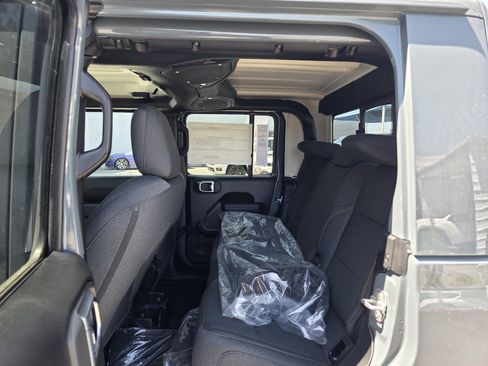 New 2026 Jeep Gladiator Sport AWD/4WD image 8