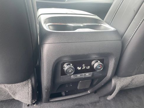 Used 2025 Buick Enclave Preferred w/ Power Package FWD image 24