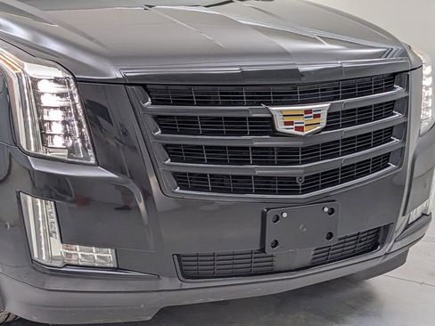 Used 2019 Cadillac Escalade Premium Luxury w/ Escalade Sport Edition AWD/4WD image 44