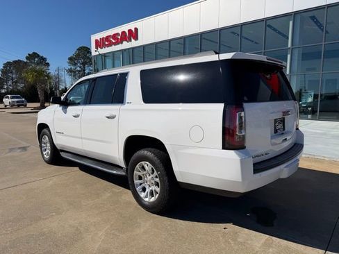 Used 2019 GMC Yukon XL SLT image 3