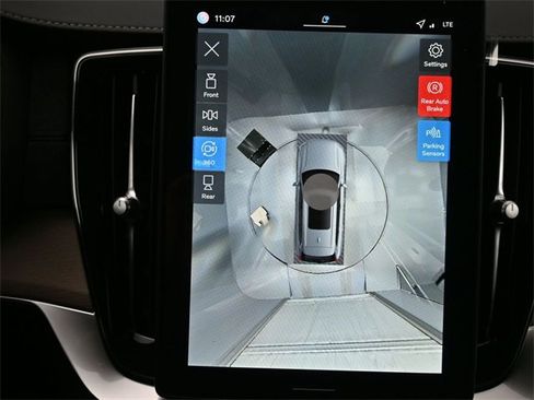 New 2026 Volvo XC90 B6 Plus w/ Protection Package Premier image 19