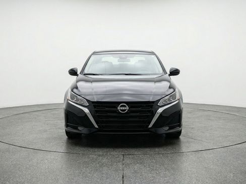 Used 2025 Nissan Altima 2.5 SV image 2