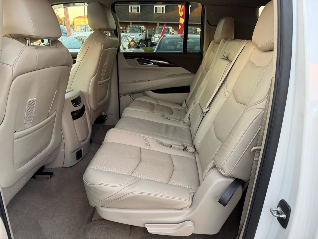 Used 2016 Cadillac Escalade ESV Luxury AWD/4WD image 14
