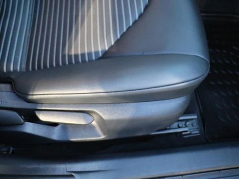 Used 2023 Toyota Camry SE image 9