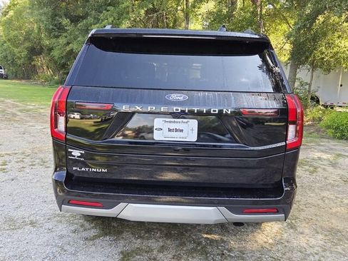 Used 2025 Ford Expedition Platinum w/ Driver's Package AWD/4WD image 13