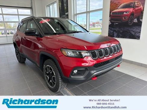 Used 2025 Jeep Compass Trailhawk AWD/4WD image 1