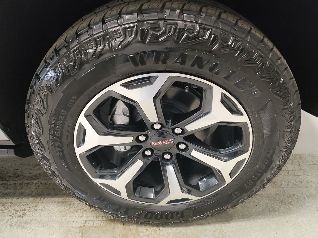 New 2026 GMC Yukon XL AT4 w/ AT4 Premium Plus Package AWD/4WD image 4