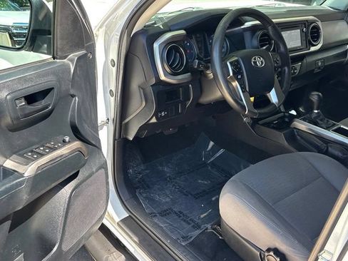 Used 2016 Toyota Tacoma SR5 w/ SR5 Appearance Package (SN) RWD image 11