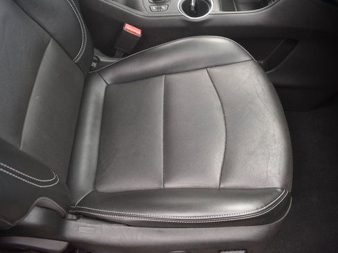 Used 2023 GMC Terrain SLT image 25