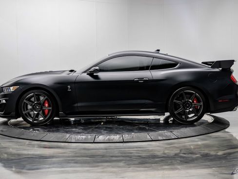 Used 2022 Ford Mustang Shelby GT500 w/ Carbon Fiber Track Pack RWD image 8