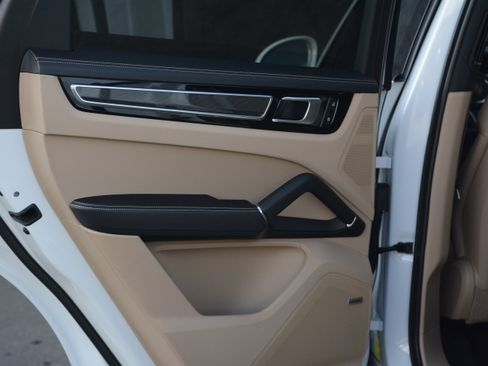 Certified 2023 Porsche Cayenne S Platinum image 30