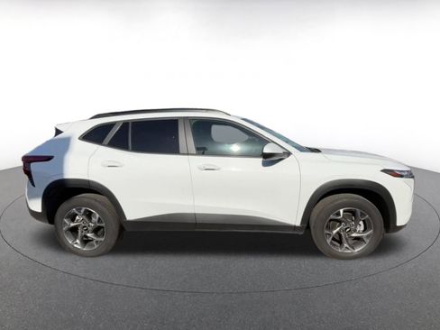 Used 2025 Chevrolet Trax LT w/ LT Convenience Package image 16