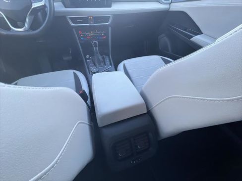 Used 2025 Volkswagen Taos SE image 20