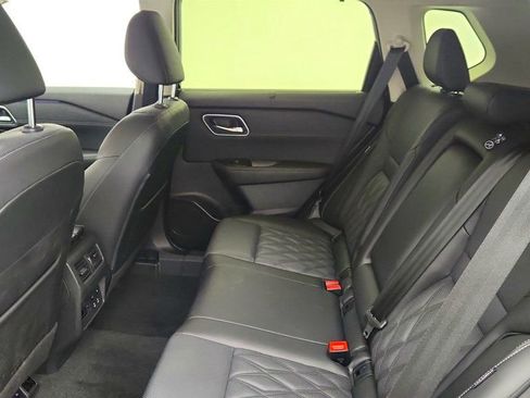 Used 2025 Nissan Rogue Platinum w/ Platinum Premium Package image 21