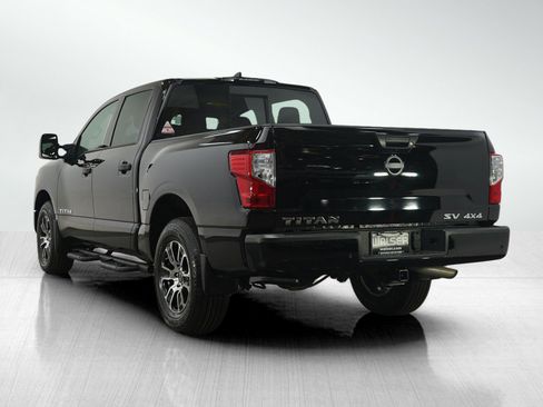 Used 2024 Nissan Titan SV w/ SV Convenience Package image 3