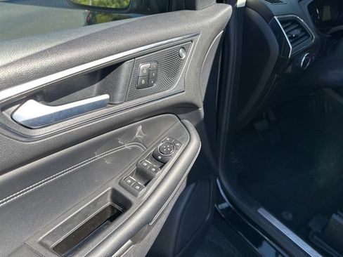 Used 2022 Ford Edge Titanium image 15