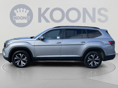 Used 2024 Volkswagen Atlas SE AWD/4WD image 2