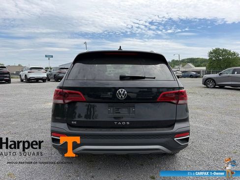 Used 2023 Volkswagen Taos SE w/ Panoramic Sunroof Package image 4