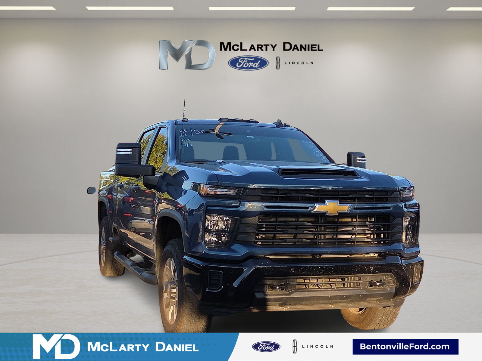Used 2025 Chevrolet Silverado 2500 Custom w/ Custom Value Package AWD/4WD image 1