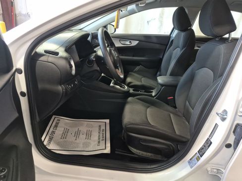 Used 2024 Kia Forte LXS w/ LXS Technology Package FWD image 5