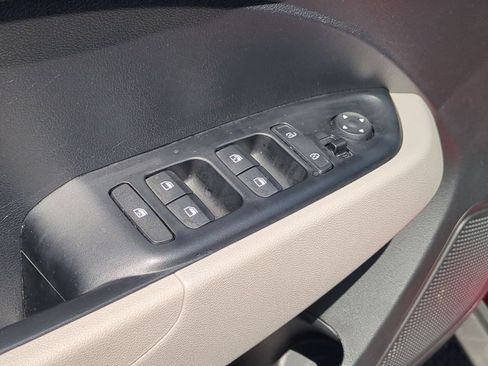 Used 2025 Hyundai Venue SEL FWD image 13
