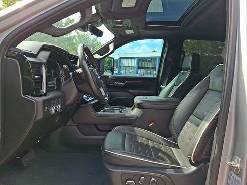 Used 2025 GMC Sierra 2500 AT4X AWD/4WD image 16