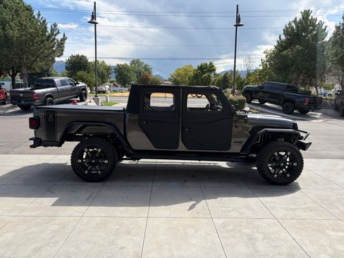 Used 2023 Jeep Gladiator Sport AWD/4WD image 3