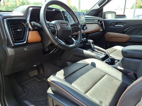 Certified 2024 GMC Canyon AT4 w/ AT4 Premium Package AWD/4WD image 12