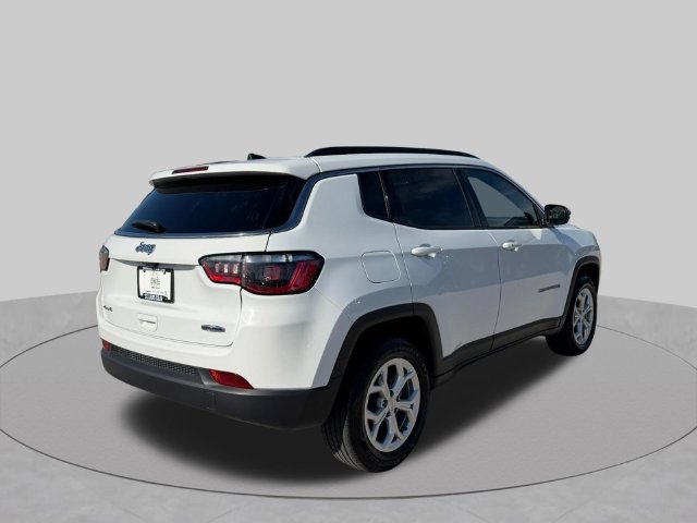 Used 2024 Jeep Compass Latitude AWD/4WD image 3