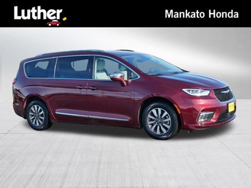 Used 2021 Chrysler Pacifica Limited image 1