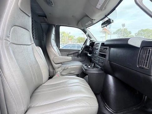 Used 2018 Chevrolet Express 2500 Extended image 10