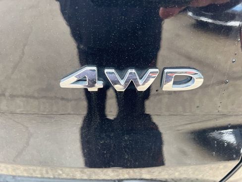 Used 2018 Ford Explorer XLT image 32