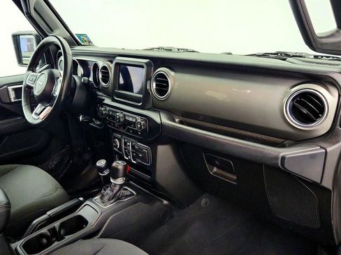 Used 2019 Jeep Wrangler Unlimited Sahara AWD/4WD image 24