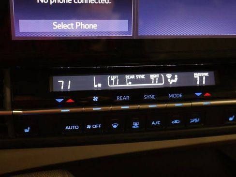 Used 2023 Toyota Sienna XLE image 21