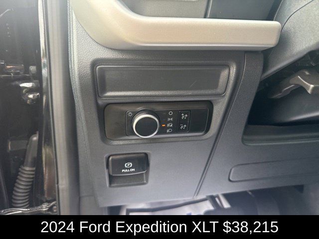 Used 2024 Ford Expedition XLT AWD/4WD image 16