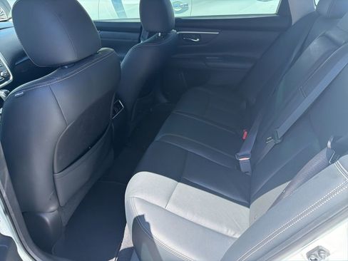 Used 2016 Nissan Altima 3.5 SL w/ 3.5 Technology Package FWD image 8