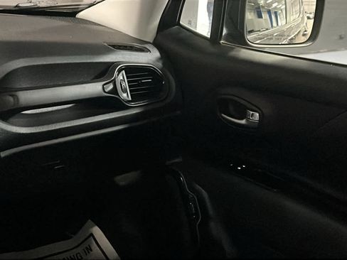 Used 2017 Jeep Renegade Altitude AWD/4WD image 26