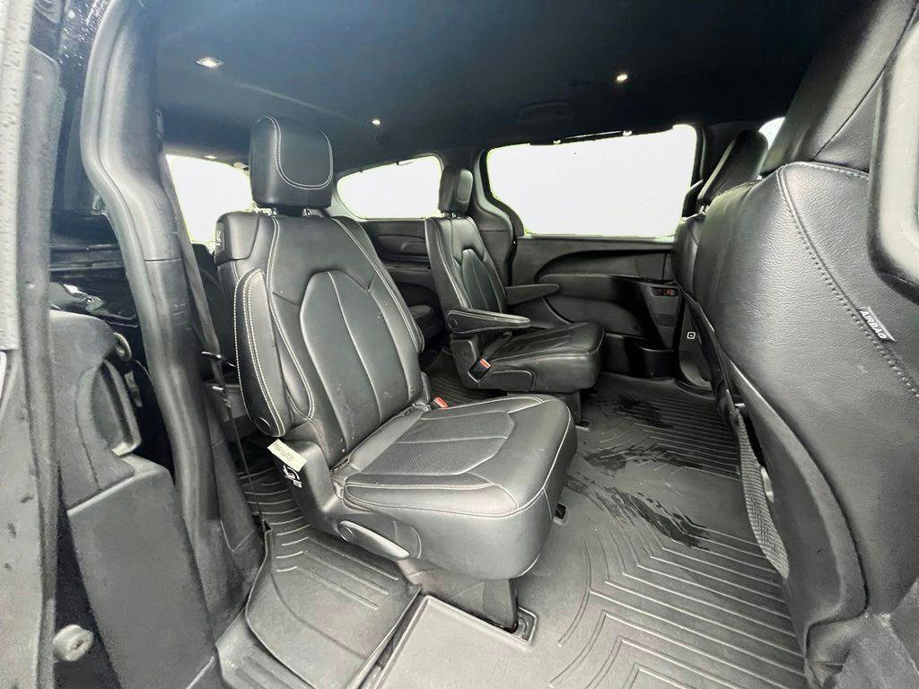 Used 2020 Chrysler Pacifica Touring-L AWD/4WD image 24