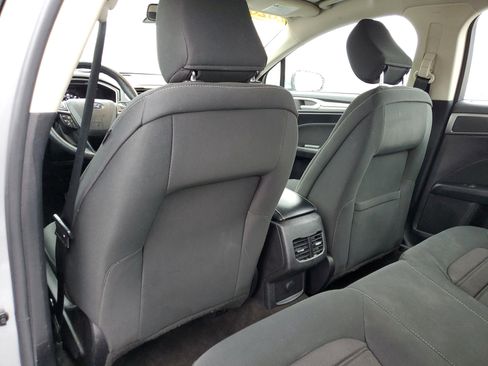 Used 2020 Ford Fusion SE image 12