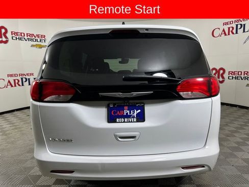 Used 2023 Chrysler Voyager LX image 8