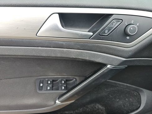 Used 2017 Volkswagen Golf S FWD image 14