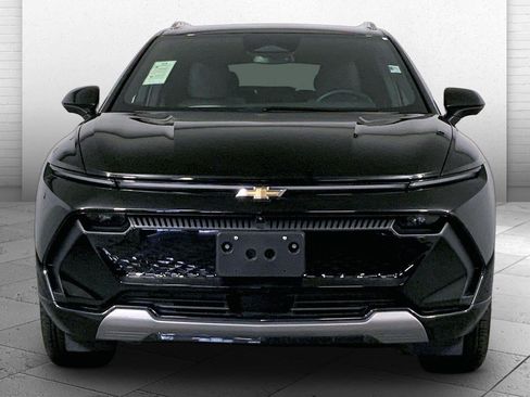 Used 2025 Chevrolet Equinox EV LT FWD image 2