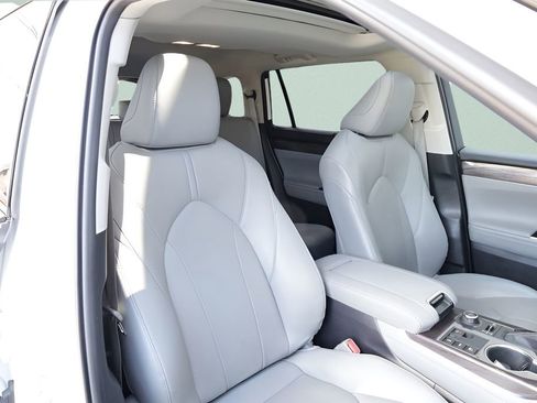Used 2023 Toyota Highlander Limited AWD/4WD image 23