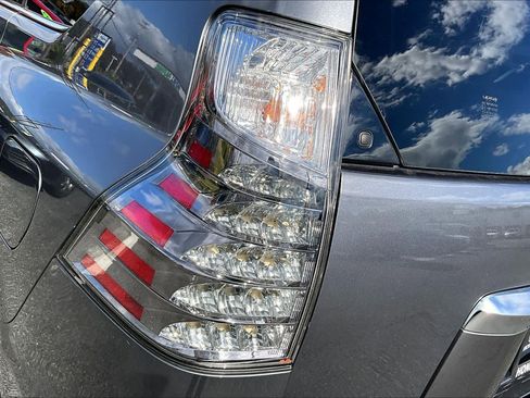 Used 2022 Lexus GX 460 Premium image 28